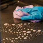 Como limpar o fogão e o micro-ondas sem esforço