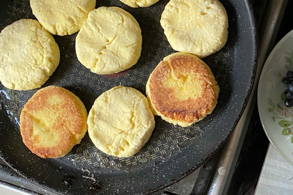 Como fazer pão de queijo de frigideira rápido