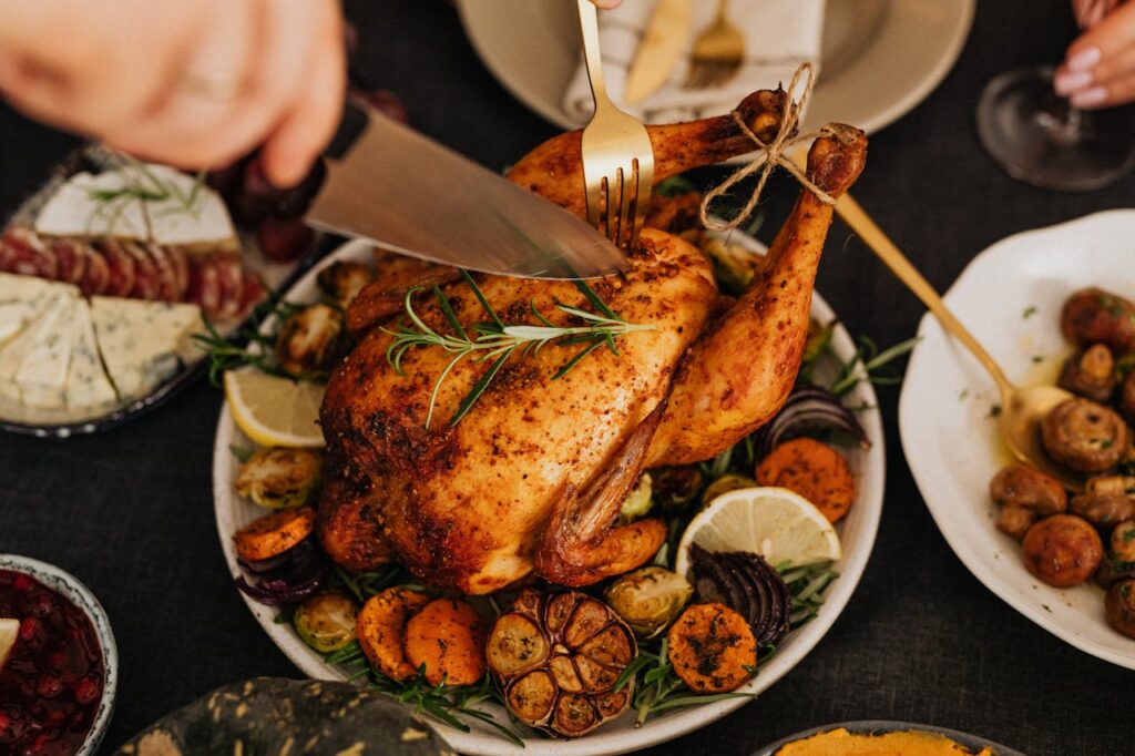 Frango Assado com Batatas e Ervas Finas